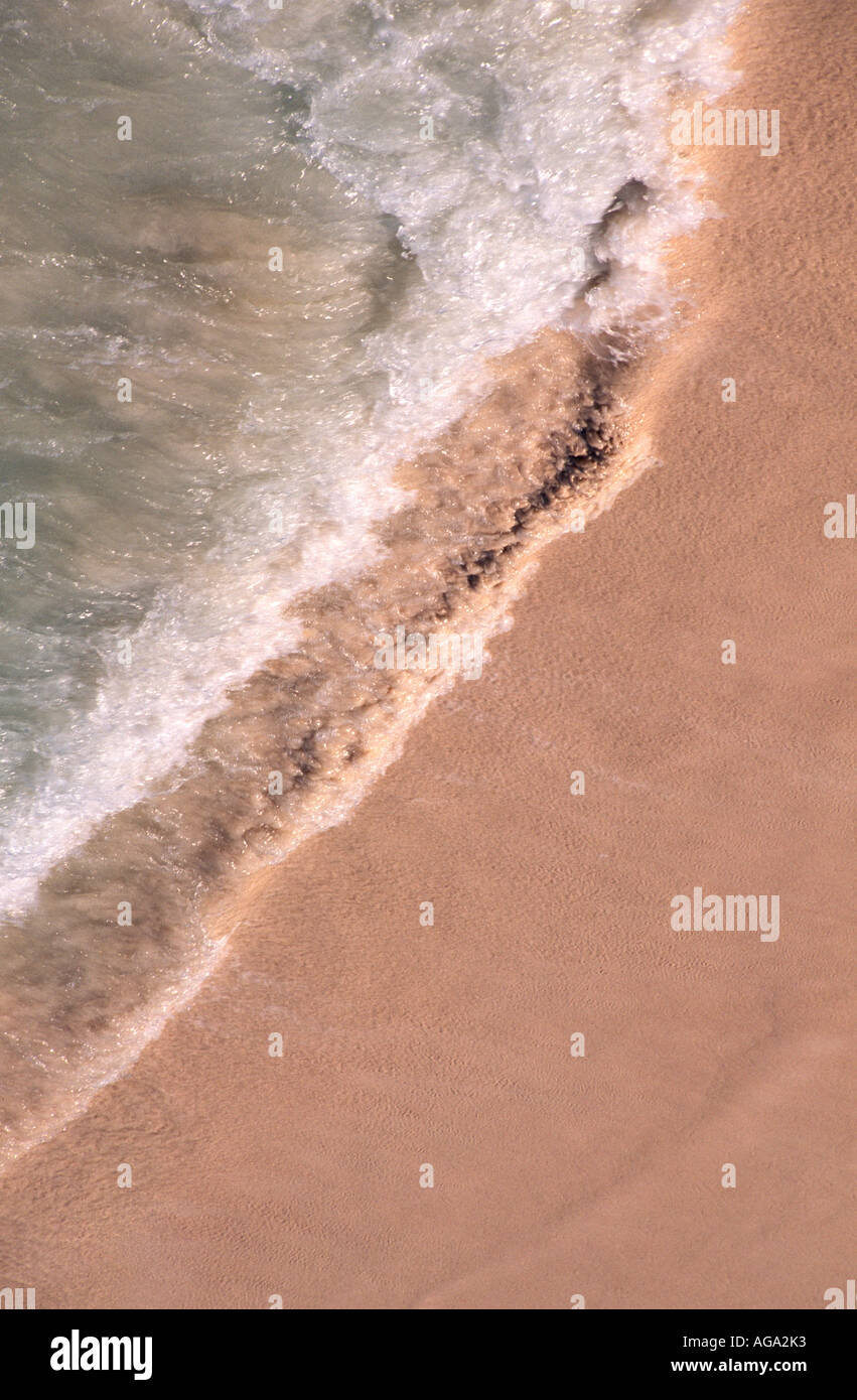 Rosa Bermuda sabbia onde sulla spiaggia increspature surf dettaglio closeup Foto Stock