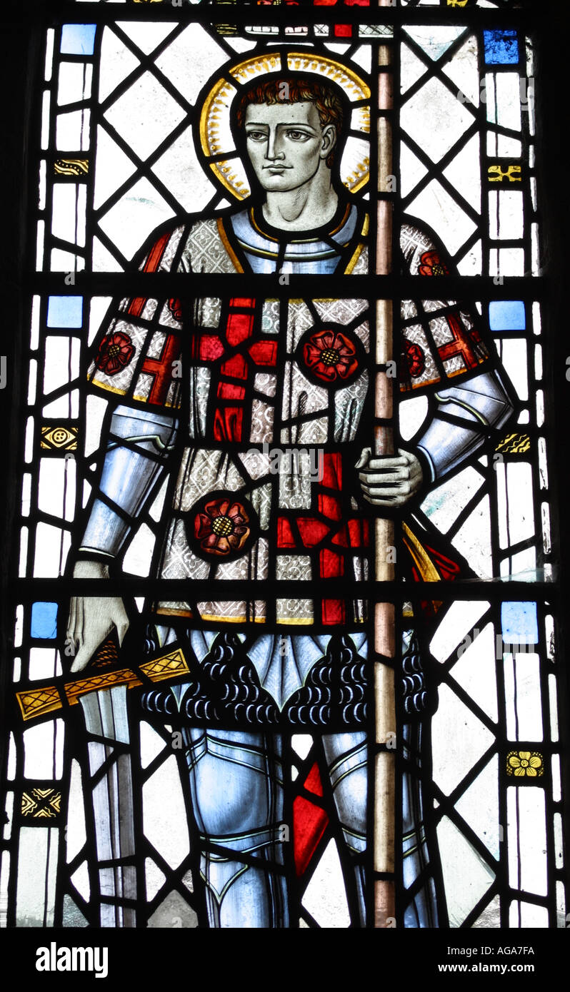 Il vetro macchiato la finestra della chiesa di inglese patrono San Giorgio in St Matthews Chiesa Wookey Somerset England Regno Unito Foto Stock