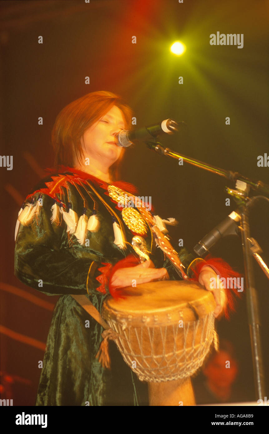 Il ben noto Saami cantautrice Marie Boine suona presso il Festival di Pasqua a Kautokeino, Norvegia. Foto Stock