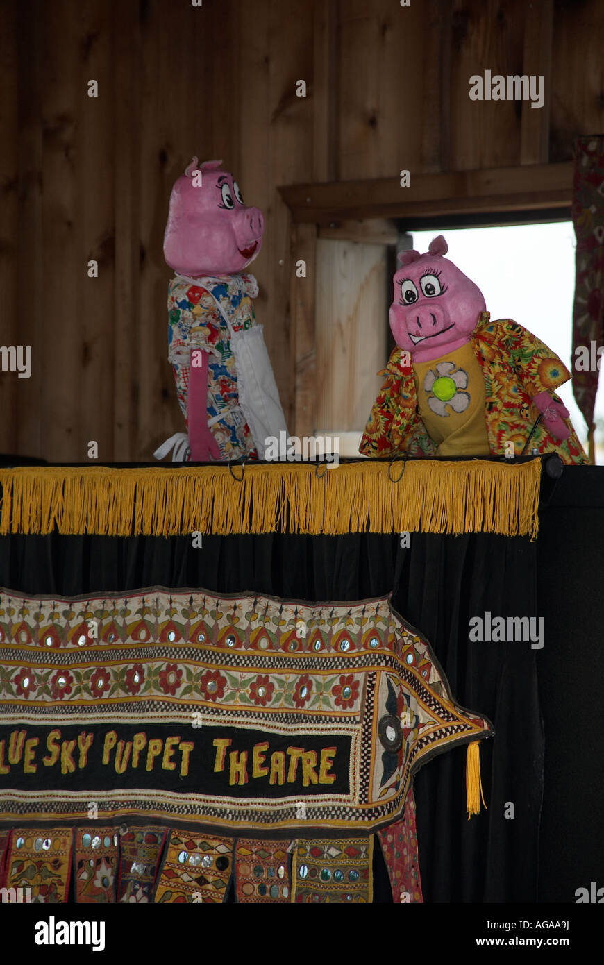 Cielo blu il teatro dei burattini di mettere su una mostra a Bladensburg, Maryland con marionette Foto Stock