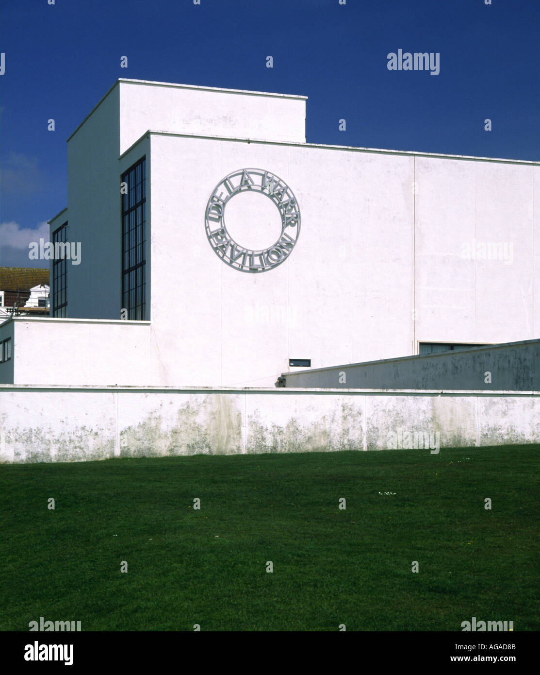 La parte esterna del De La Warr Pavilion a Bexhill on Sea East Sussex England Regno Unito Foto Stock
