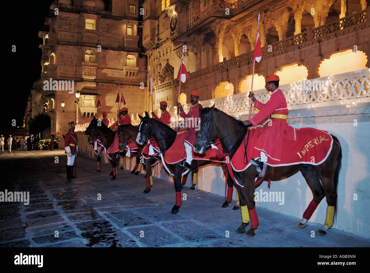 Cavalieri sulla razza marwari di cavalli usati in royal processioni Udiapur India Foto Stock