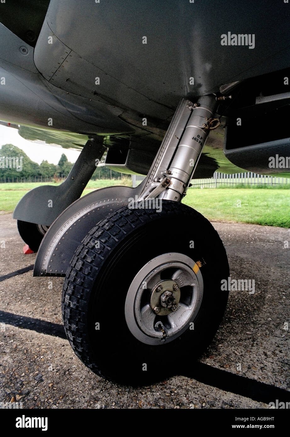 Il carro o il carrello di atterraggio di un Supermarine Spitfire dalla seconda guerra mondiale. Foto Stock
