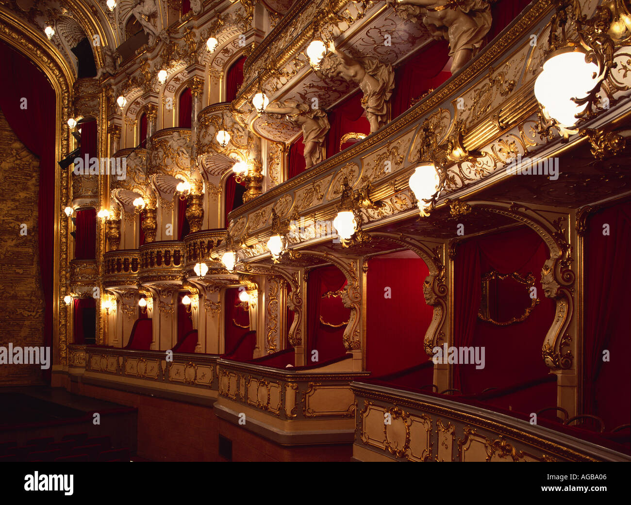 Praga all'interno del neo rococò Teatro Smetana Foto stock - Alamy