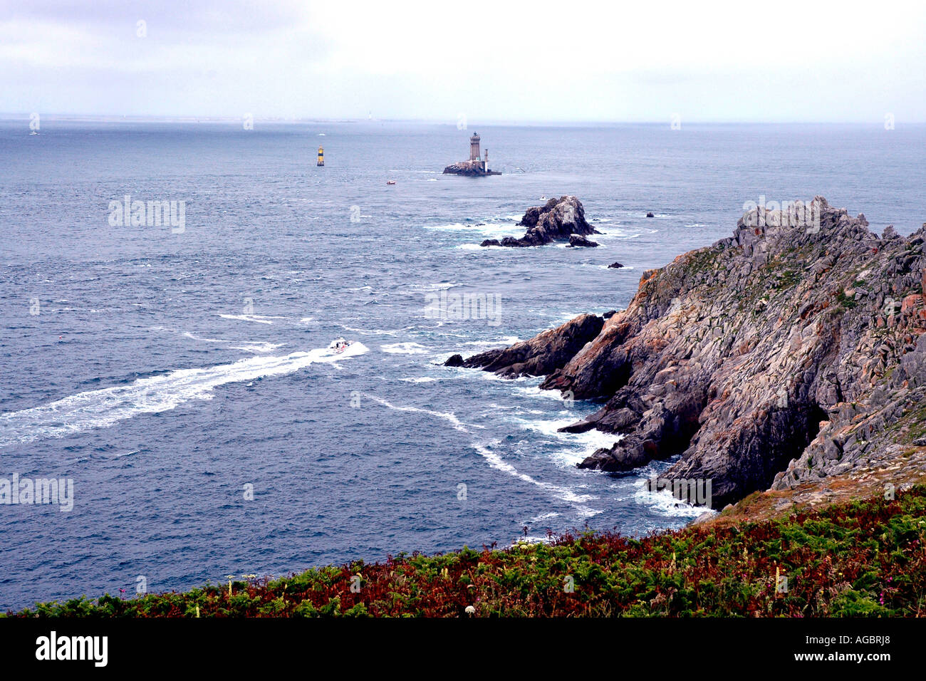 Pointe du Raz, un sito protetto e la più visitata di tutte le entusiasmanti promontori sulla Bretagna occidentale della costa di Finistère Foto Stock