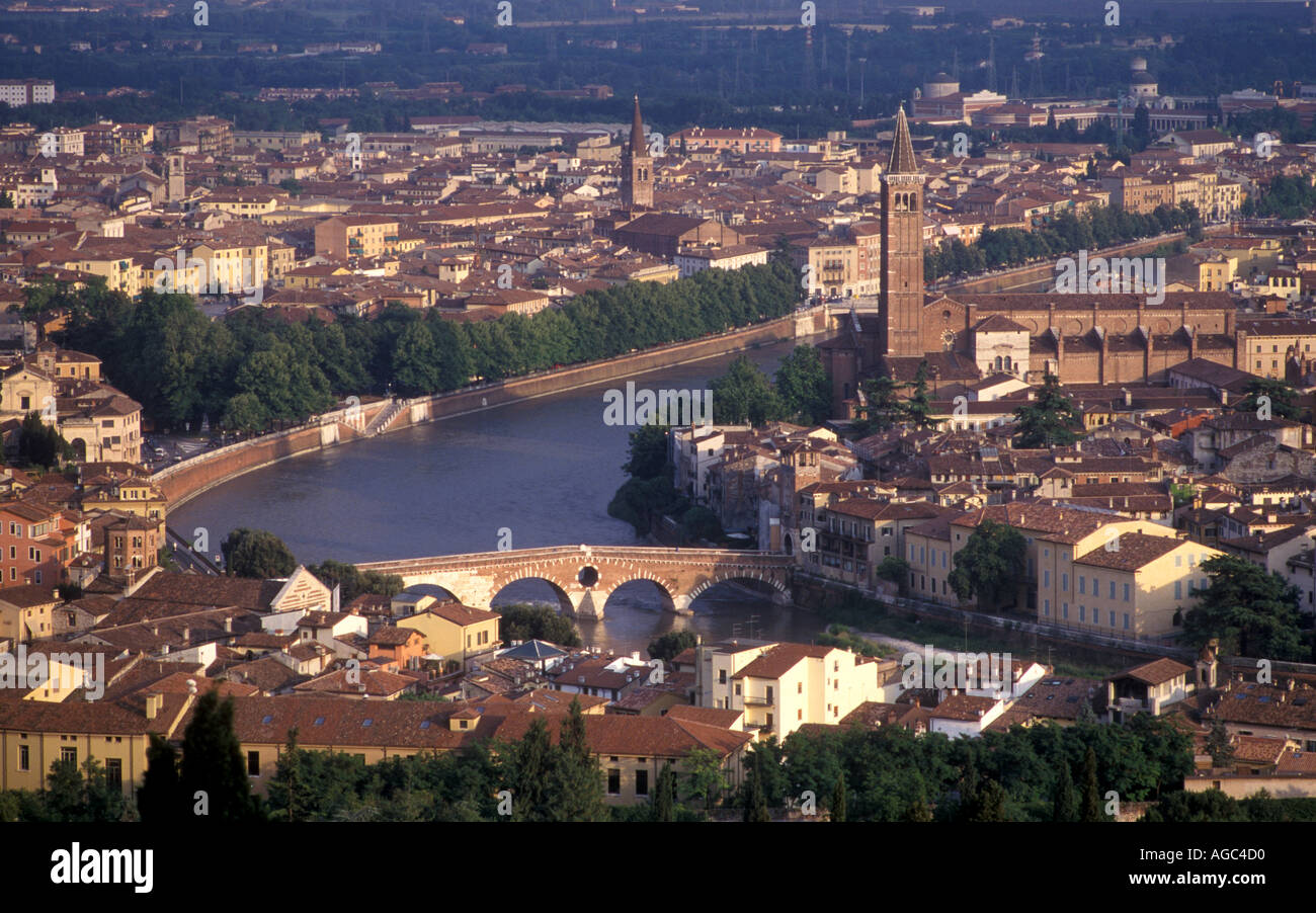 Verona e il fiume Adige Italia Foto Stock