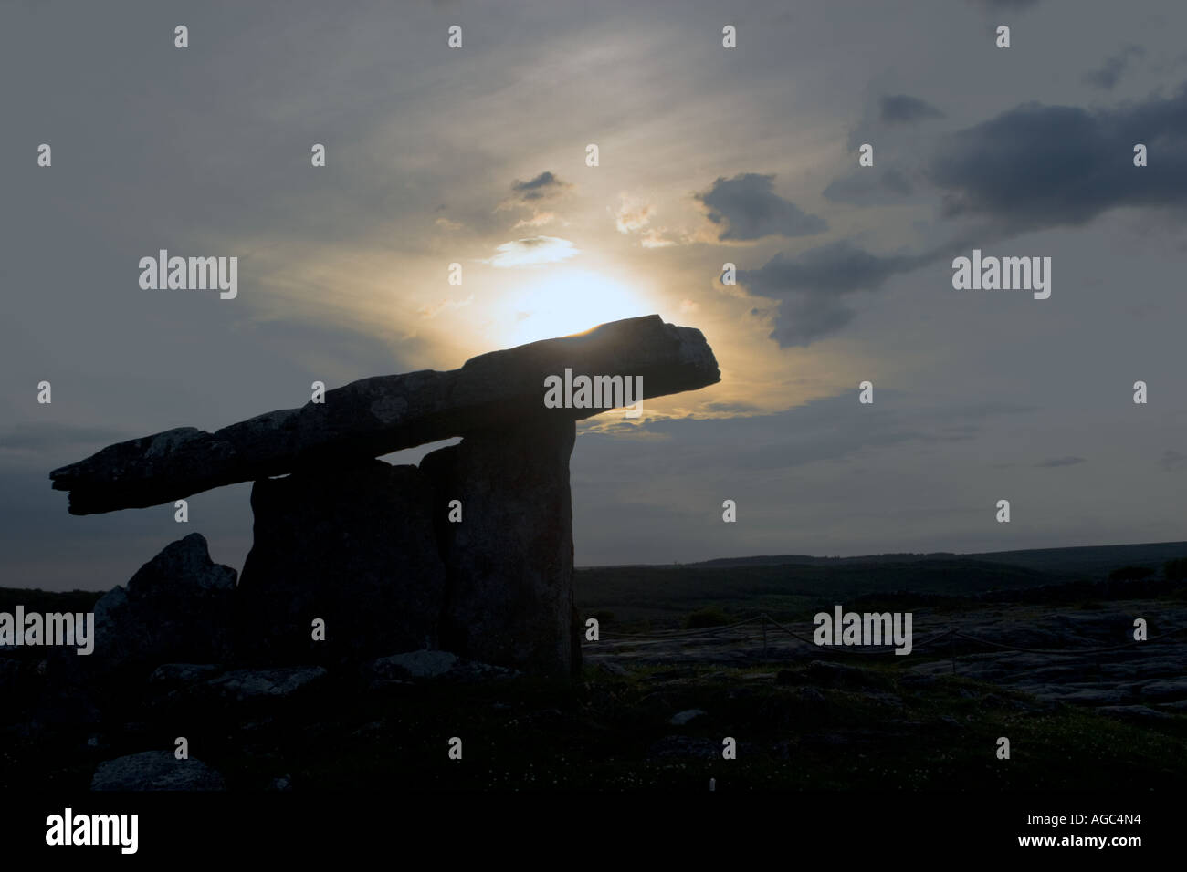 Poulnabrone Dolmen, Burren, Co. Clare, Irlanda Foto Stock