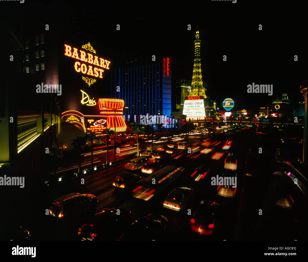 Una vista di un viale di notte a Las Vegas Nevada Foto Stock