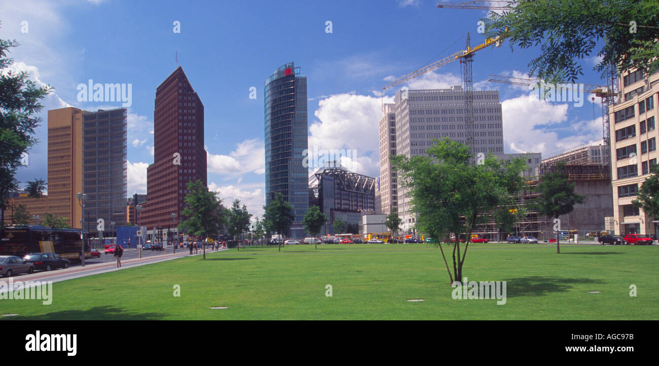 Recentemente ricostruito Potsdamer Platz una volta parte del muro di Berlino Berlino Germania Foto Stock