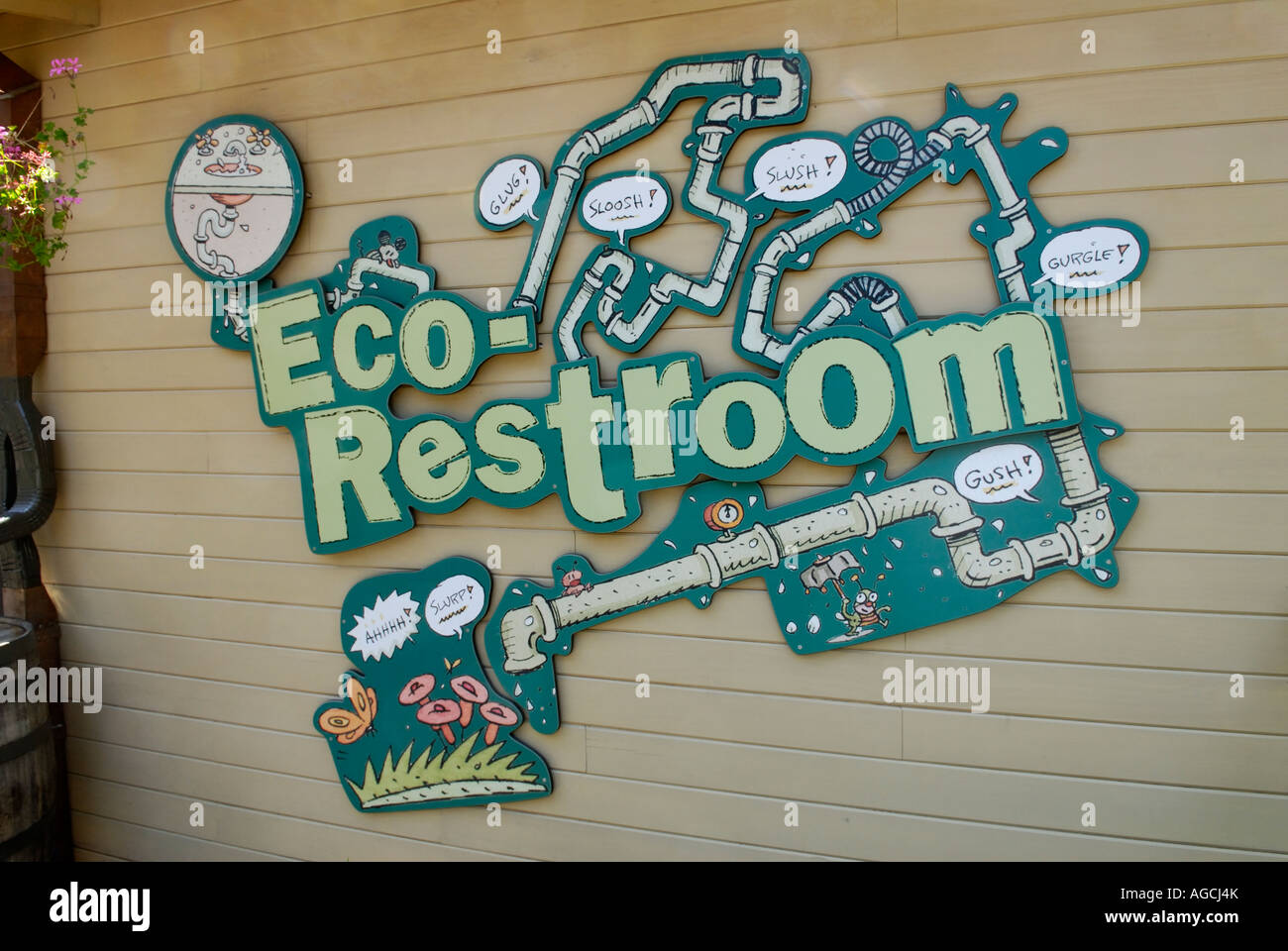Segno al di fuori di un ecologico restroom che riduce il consumo di acqua e di energia Foto Stock