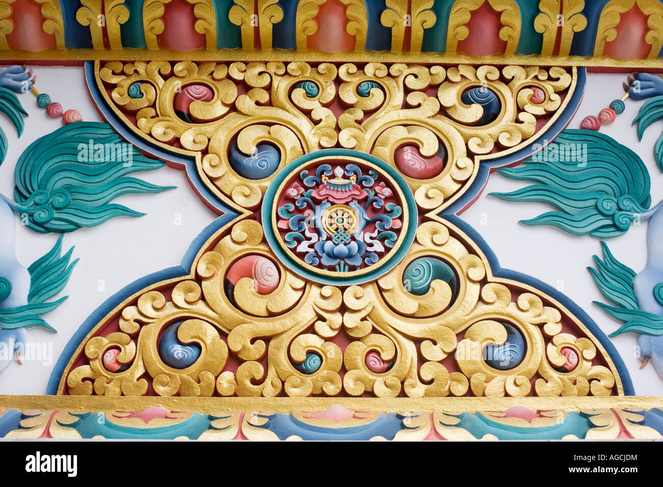 Stupa tibetano la decorazione parietale. Stupa Swayambhu, Kathmandu, Nepal Foto Stock