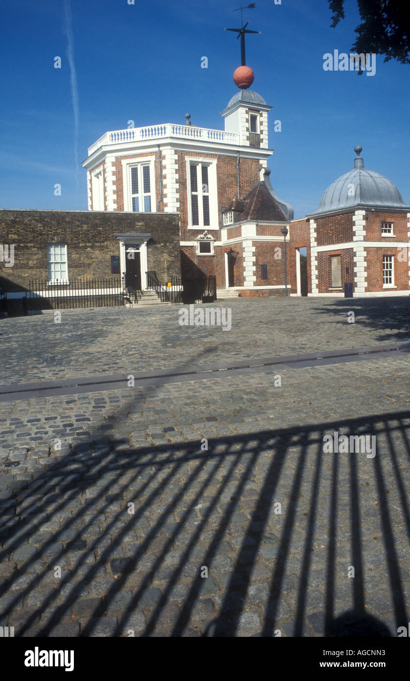 Old Royal Observatory, la sfera di tempo e meridian 0 gradi di longitudine, London REGNO UNITO Foto Stock