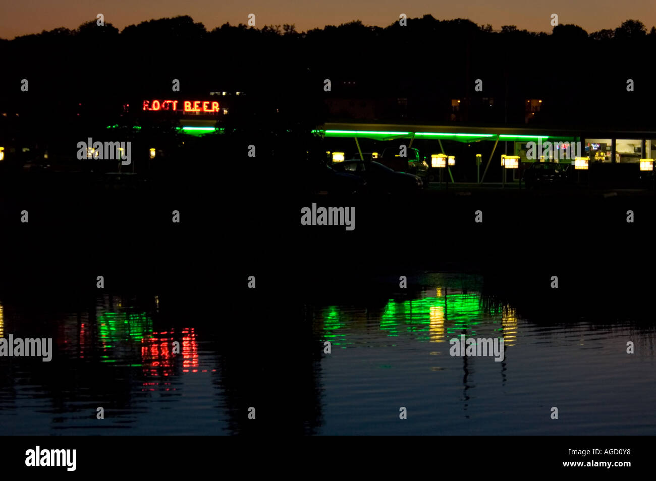 Luce al neon riflessioni di unità nel ristorante sul lago Bianco Montague Michigan Foto Stock