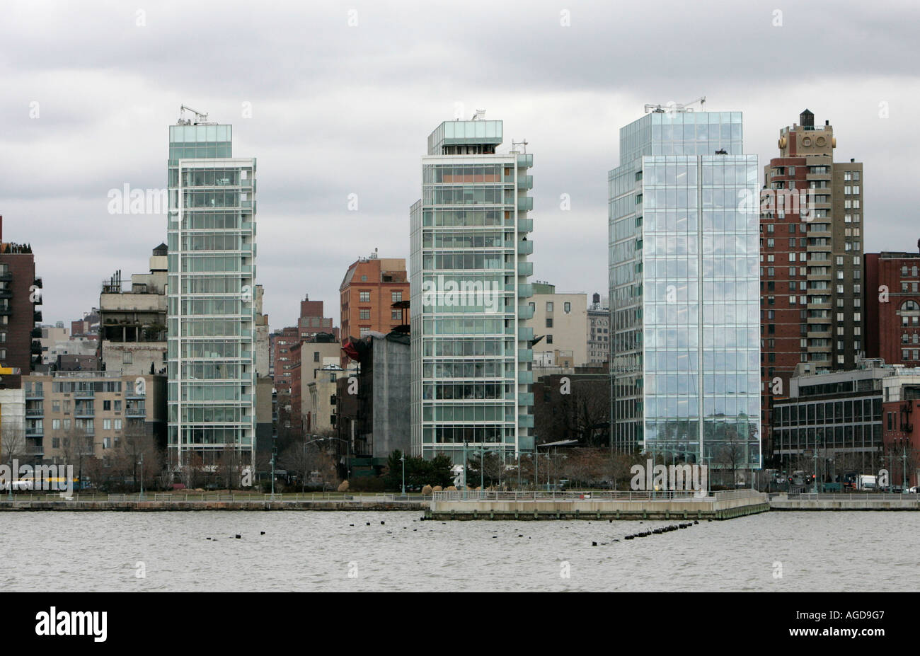Perry torri ovest e 165 Charles Street sul fiume Hudson waterfront new york city new york STATI UNITI D'AMERICA Foto Stock