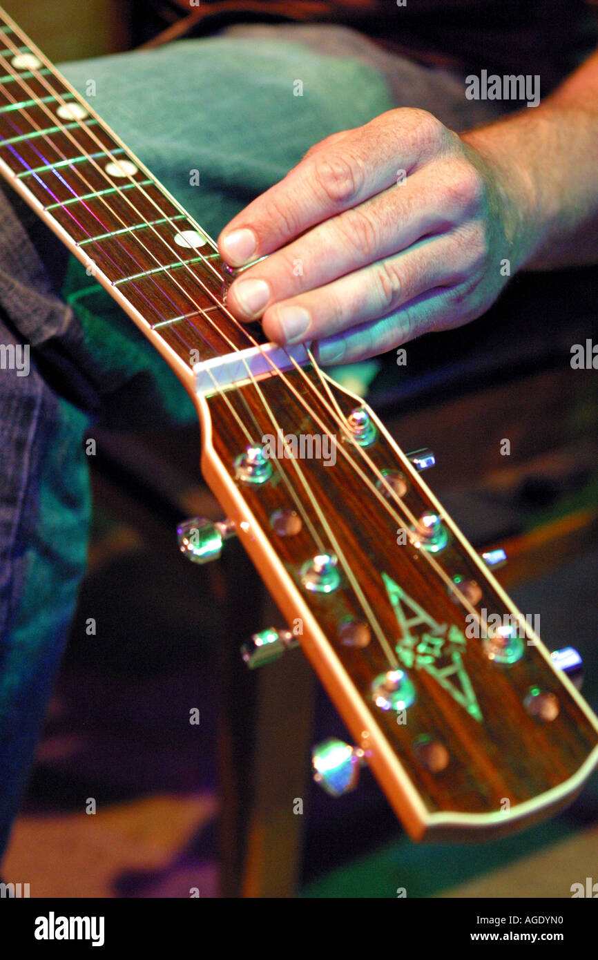 Martin Harley live presso il Barracuda Club Newquay Cornwall Regno Unito Foto Stock