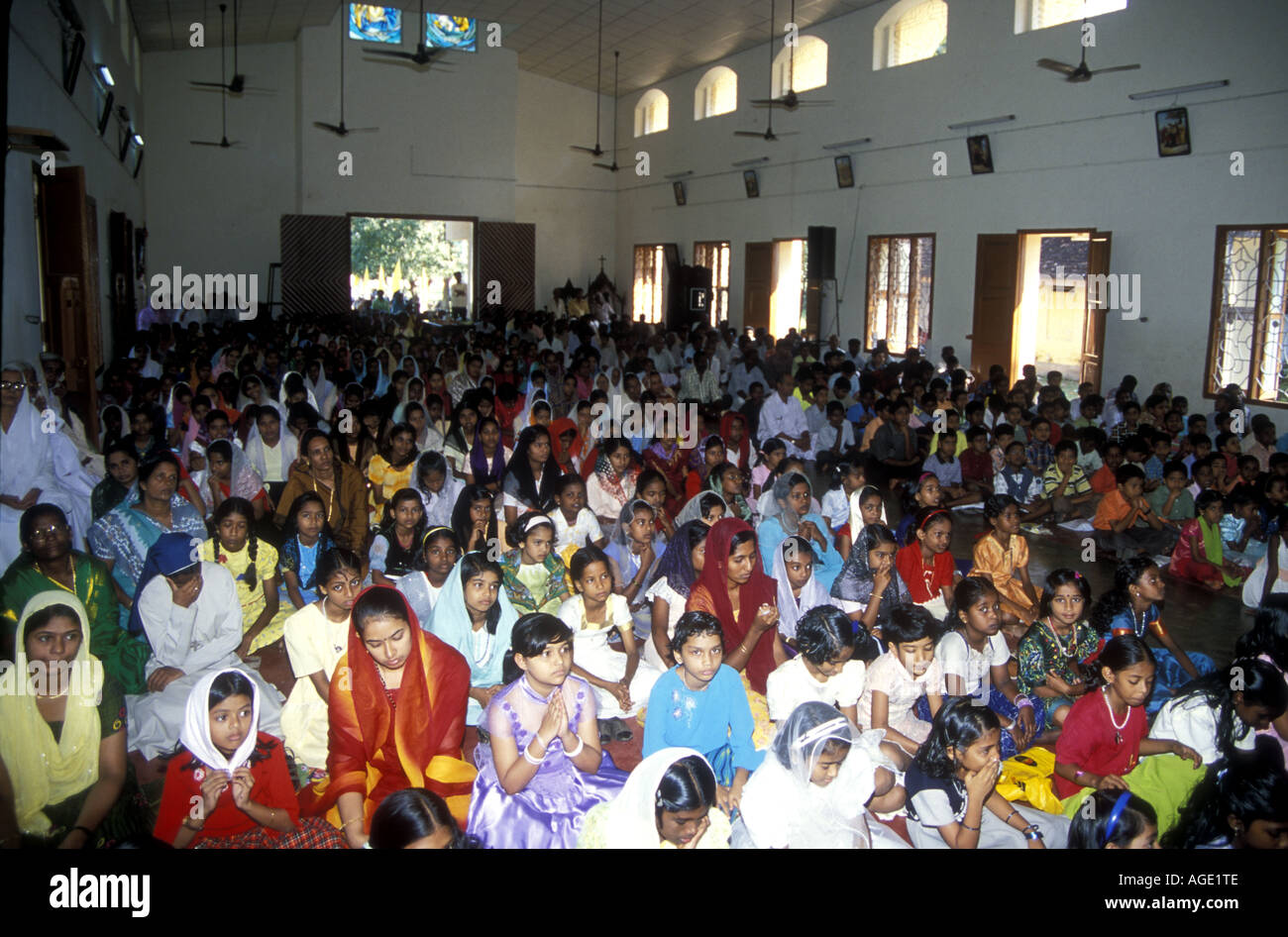 Un pranzo chiesa cattolica sulla Domenica di Avvento in Cochin, stato del Kerala, nel sud-ovest dell'India Foto Stock
