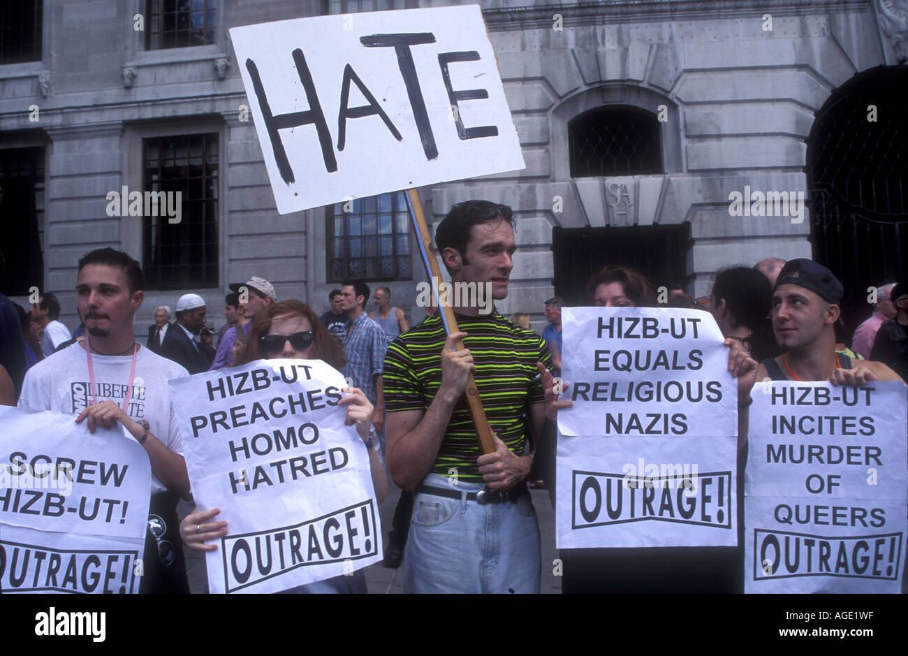 Manifestazione gay contro l'organizzazione estremista musulmana Hizbut-al-Tahrir a Londra Foto Stock