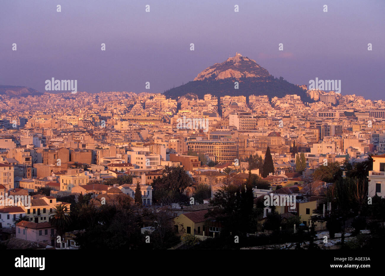 Grecia Atene una vista su Atene e Lykavittos Hill Dal areopago Hill Foto Stock