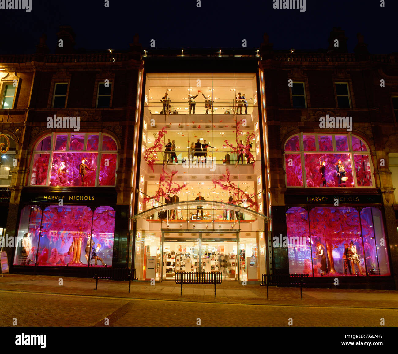 Exterior night shot di Harvey Nichols Department Store in BRIGGATE, Leeds, West Yorkshire Foto Stock