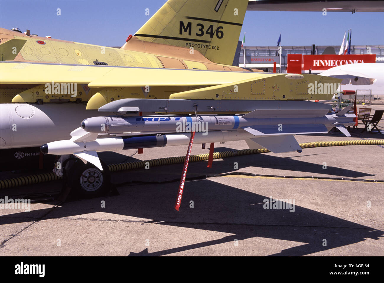 Aermacchi M346 ala pilone con Iris T e missili Sidewinder Foto Stock