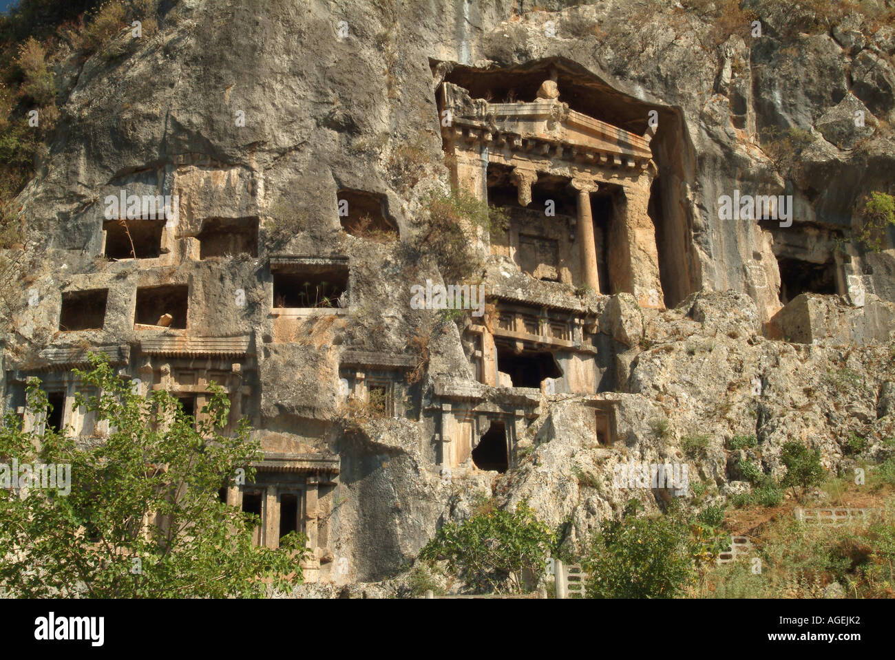 Antica Lycian Rock Cut tombe sopra la città di Fethiye, 'turqoise' Costa, vicino a Dalaman, Turchia Foto Stock