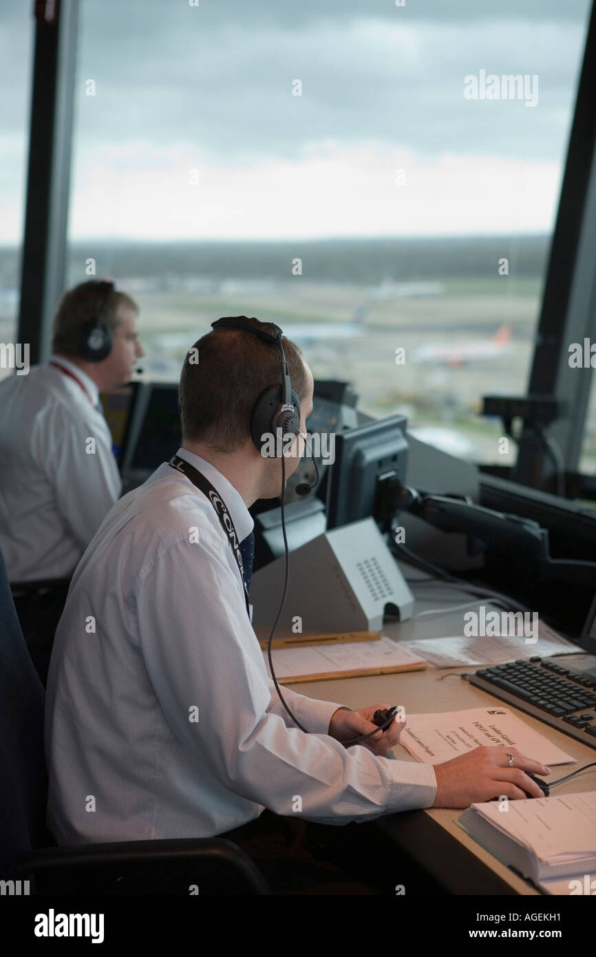 Il controllo del traffico aereo, l'aeroporto di Gatwick, Inghilterra Foto Stock