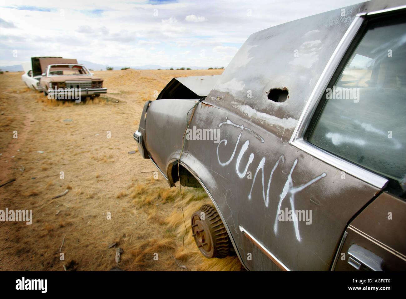 Automobili abbandonate nel deserto dell'Arizona junk yard Foto Stock