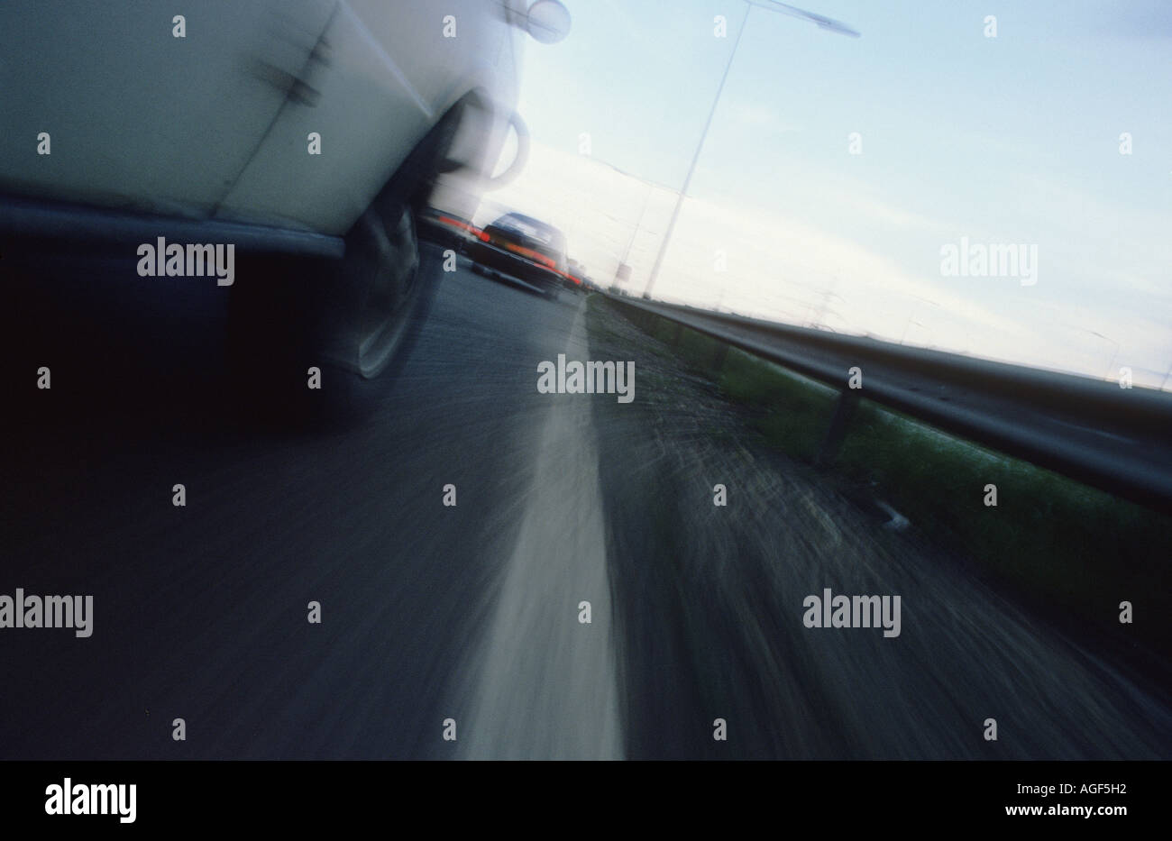 Impressione di viaggiare a velocità sul moterway Foto Stock
