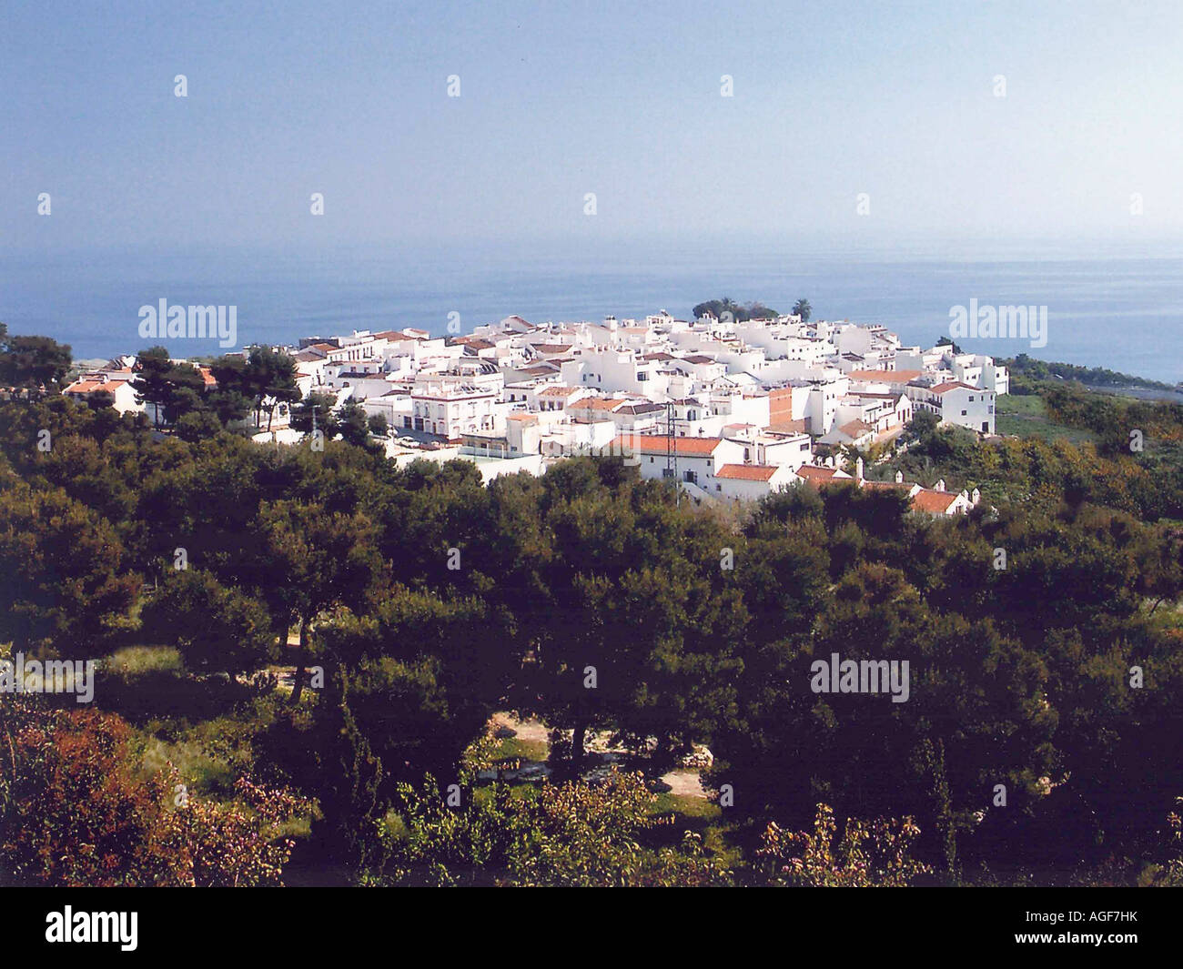 Il villaggio bianco di Maro vicino a Nerja, Costa del Sol. Foto Stock