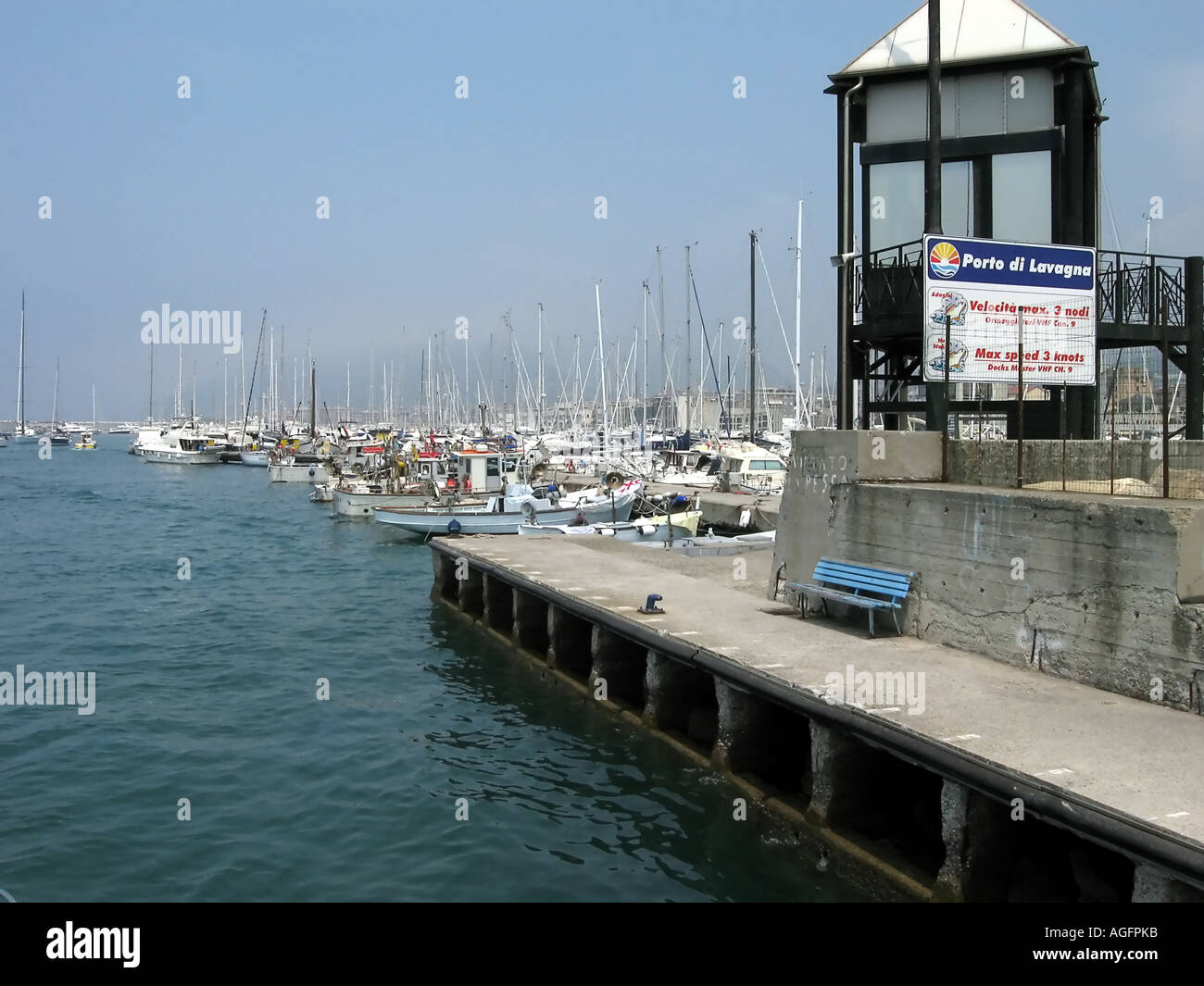 Il porto di Lavagna Liguria Italia Foto stock - Alamy