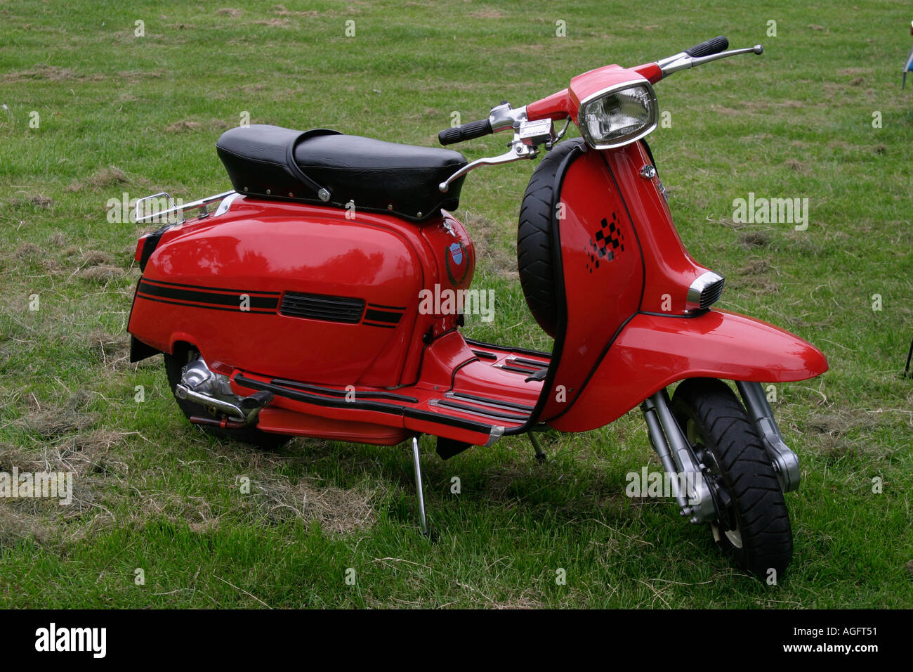 Lambretta GP Grand Prix al rally di scooter tenuto a doppia serratura pub  Exeter Inghilterra vecchia Vespa e Lambretta sono ripristinate Foto stock -  Alamy