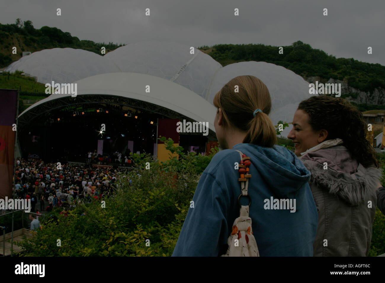 Al Live 8 concerto tenutosi presso l'Eden Project Cornwall Inghilterra con africani e musica del mondo Foto Stock