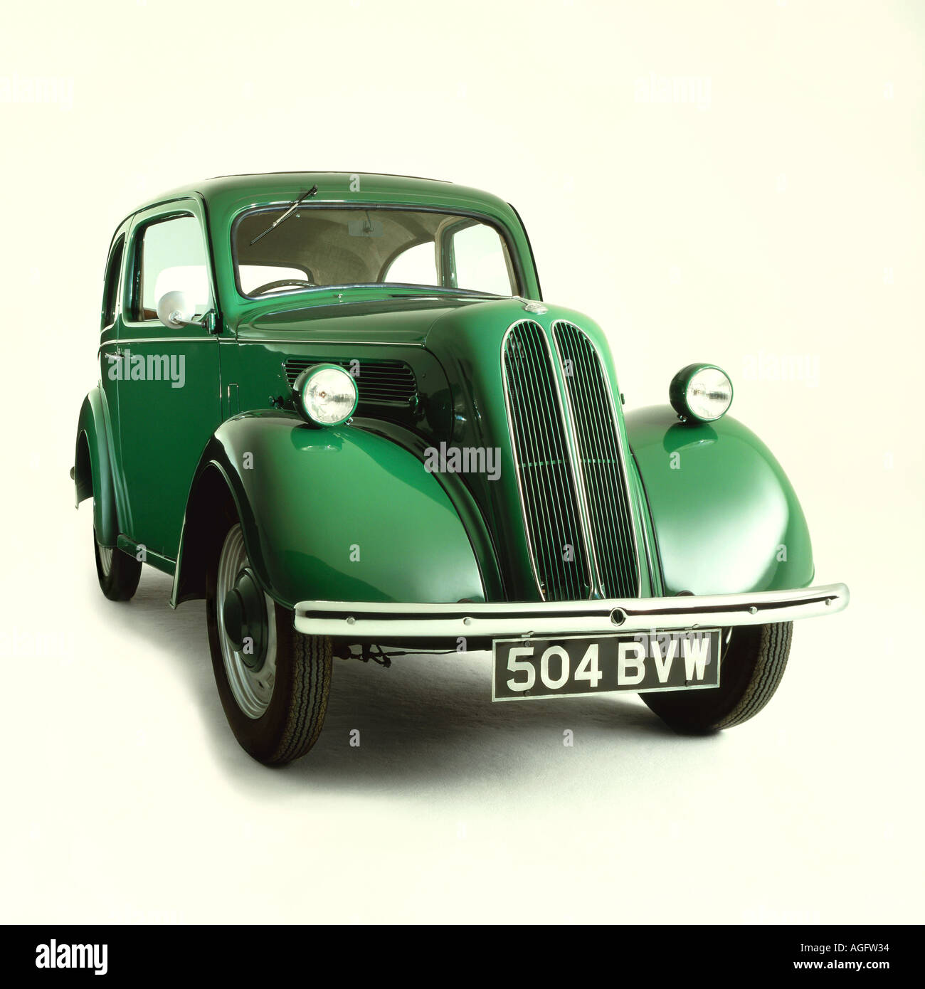 Ford popolare 103E 1954 1959 Green studio shot Foto Stock