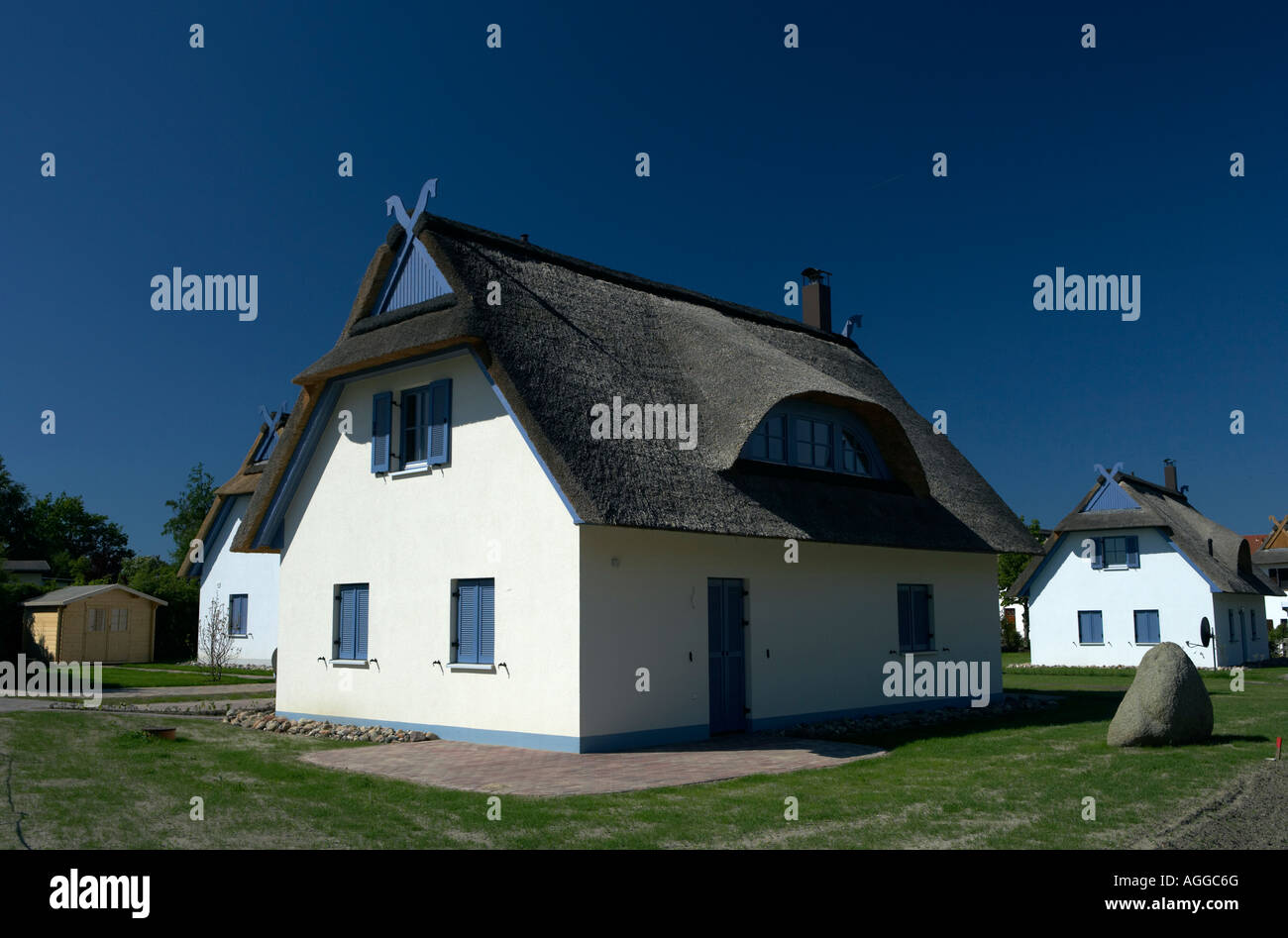 Recentemente costruita con tetto in paglia in edifici Timmendorf, Germania Foto Stock