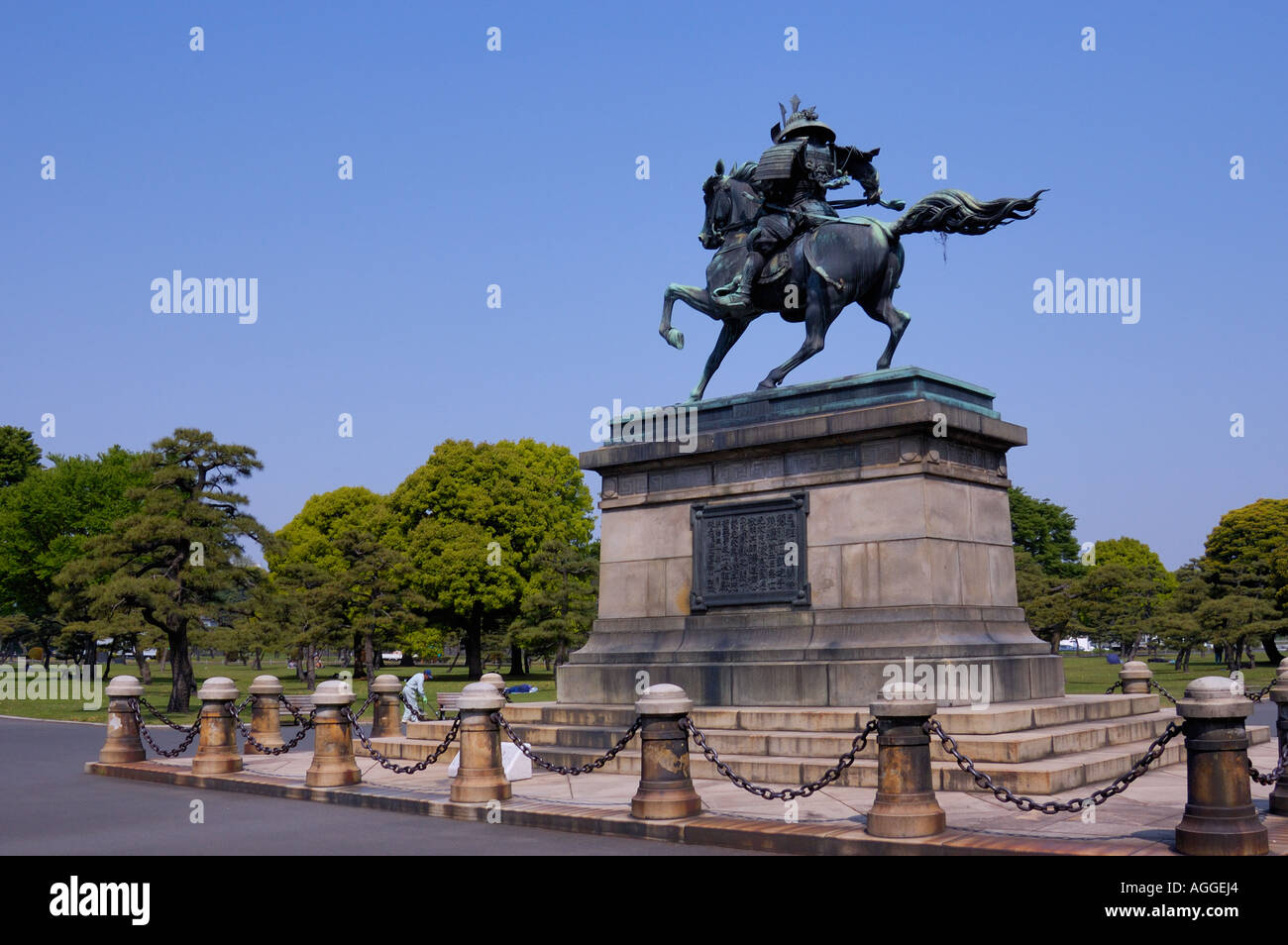 Palazzo imperiale, Kokyo giardino, statua di Kusunoki Masashige (Samurai Warrior), Tokyo, Giappone Foto Stock