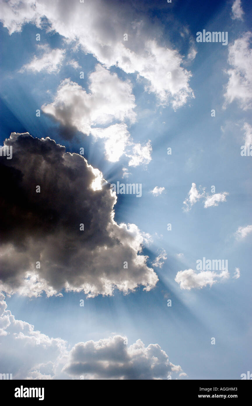 Sun dietro le nuvole, Stoccolma, Svezia Foto Stock