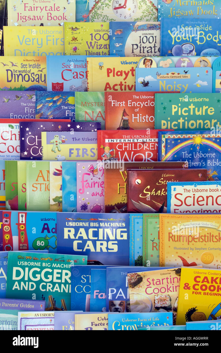 Visualizzazione dei libri per i bambini, Heston, Middlesex, Regno Unito. Foto Stock
