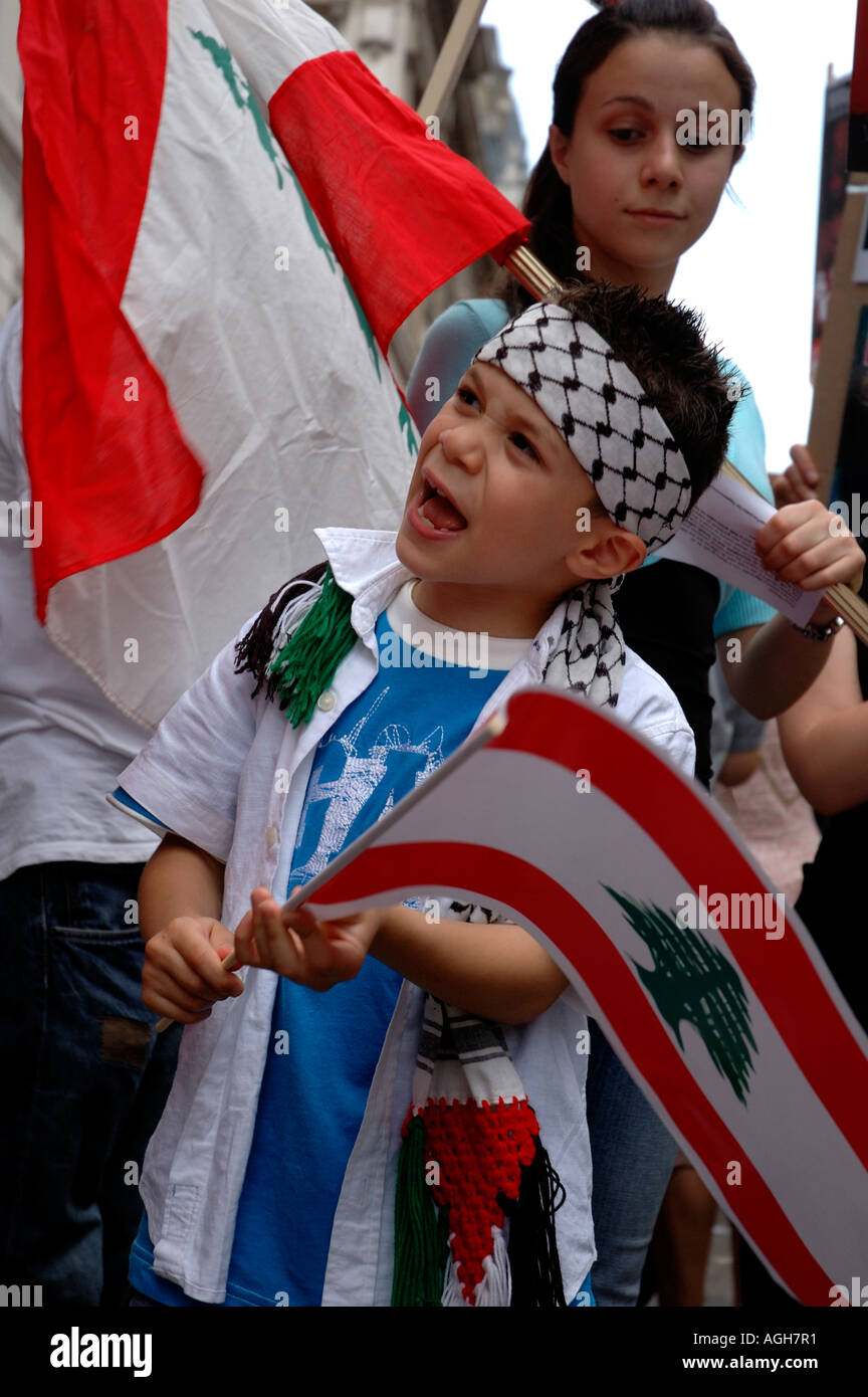 Fermare la guerra dimostrazione di più di centomila dimostranti attraverso il centro di Londra chiede un cessate il fuoco alla fine attacco israeliano su H Foto Stock