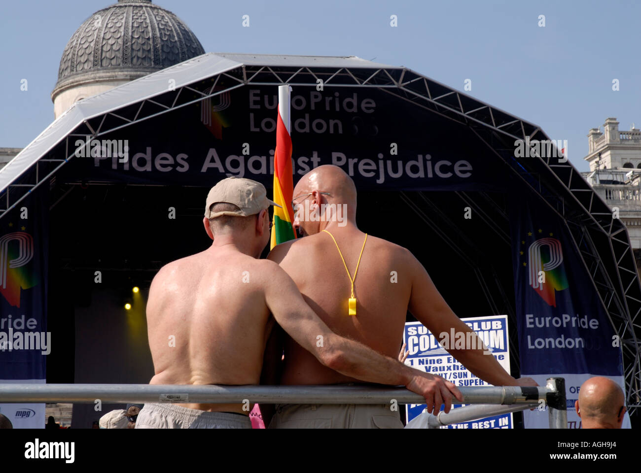 Gay Pride Marzo attraverso il centro di Londra a luglio 2006. Foto Stock