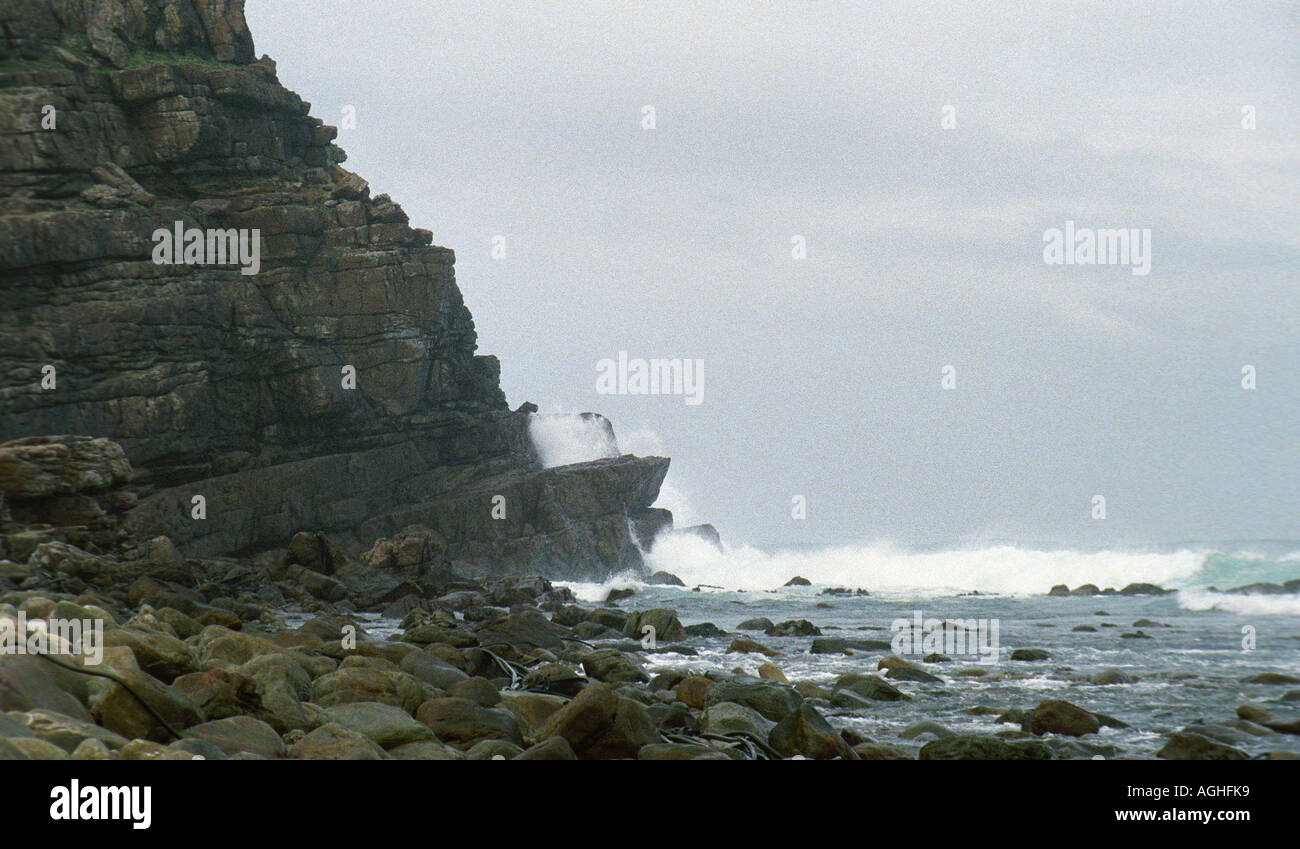Onde che si infrangono sulla costa Capo di Buona Speranza in Sud Africa Foto Stock