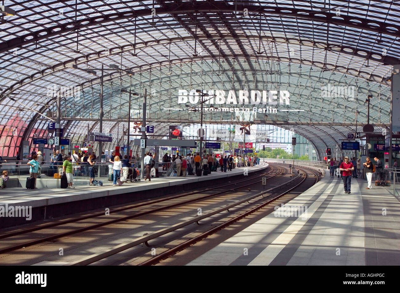 "Bombardier", la nuova stazione ferroviaria costruita a Berlino per la Coppa del Mondo 2006, Germania Foto Stock