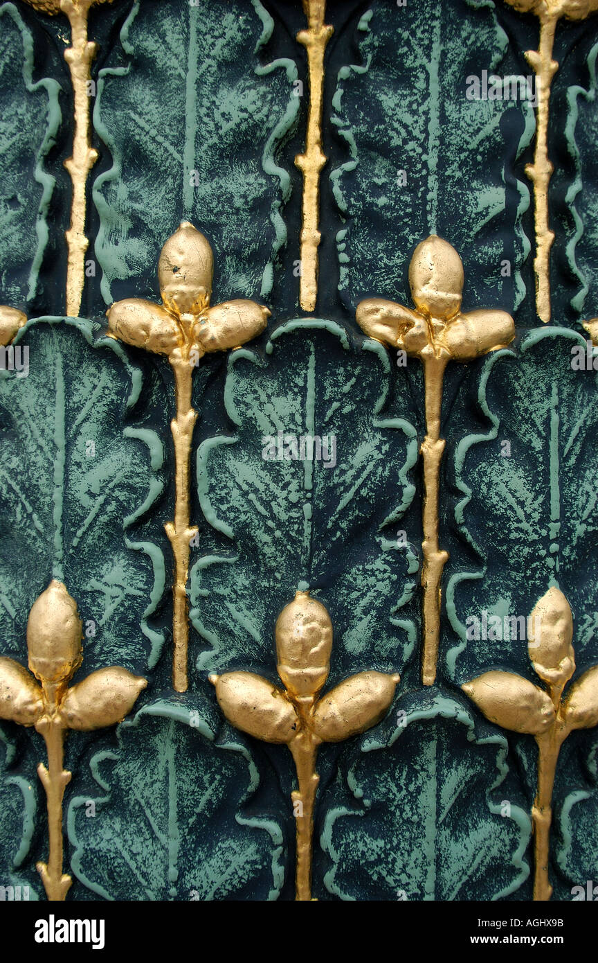 Verde e decorazioni in oro di Place de la Concorde Parigi Francia Foto Stock