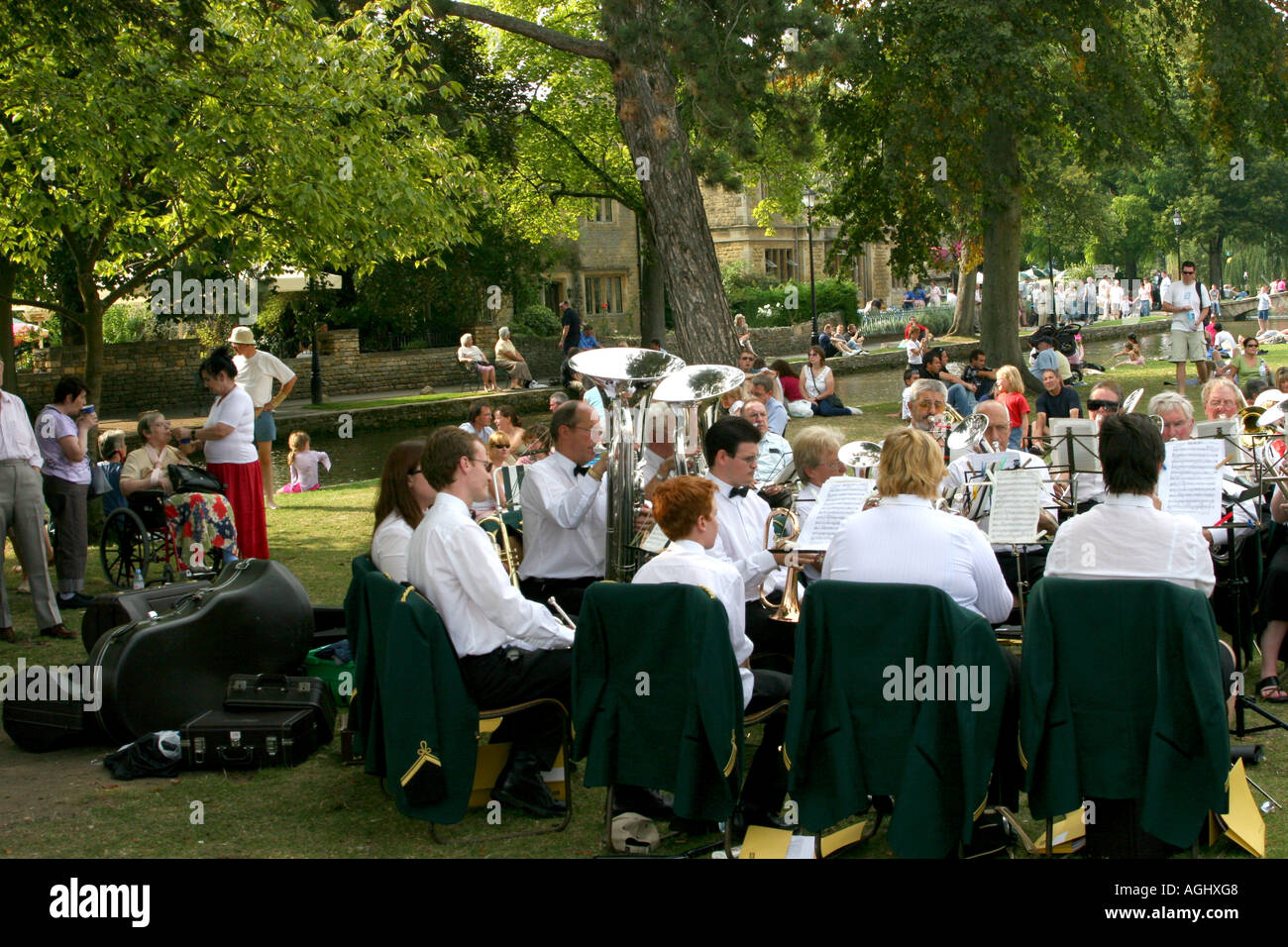Brass Band a giocare per i visitatori in un luogo di bellezza locale Foto Stock