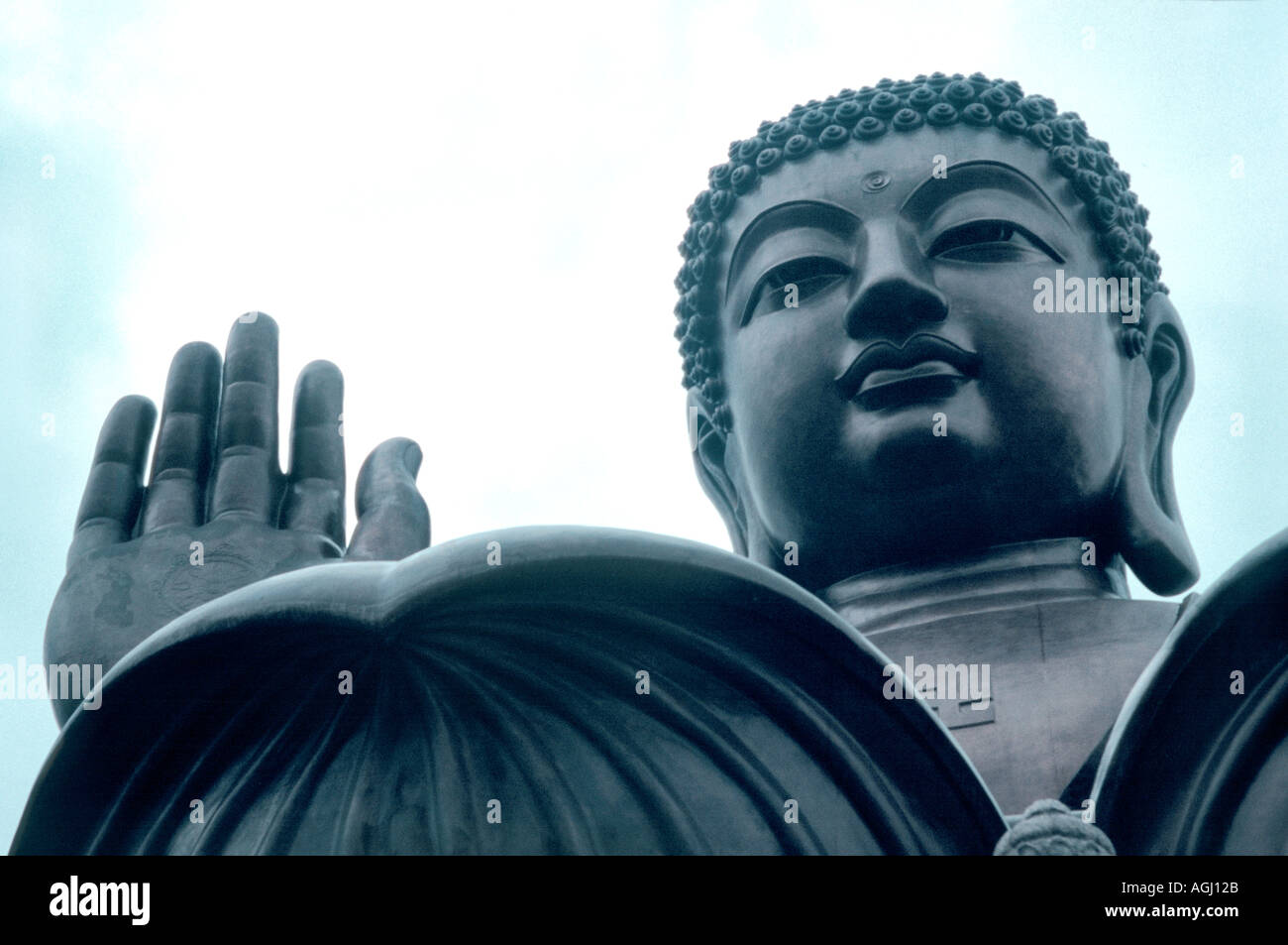 Il 26 metro alto Buddha di bronzo al Monastero Po Lin sull'Isola di Lantau Hong Kong Foto Stock
