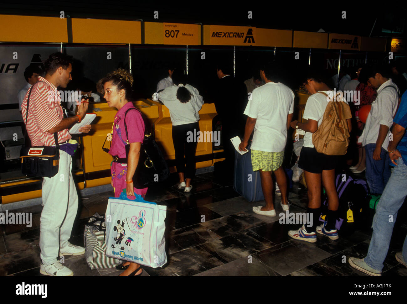 I viaggiatori, banco per il check-in, Aeroporto Internazionale di Cancun, Cancun Quintana Roo stato, la penisola dello Yucatan, Messico Foto Stock