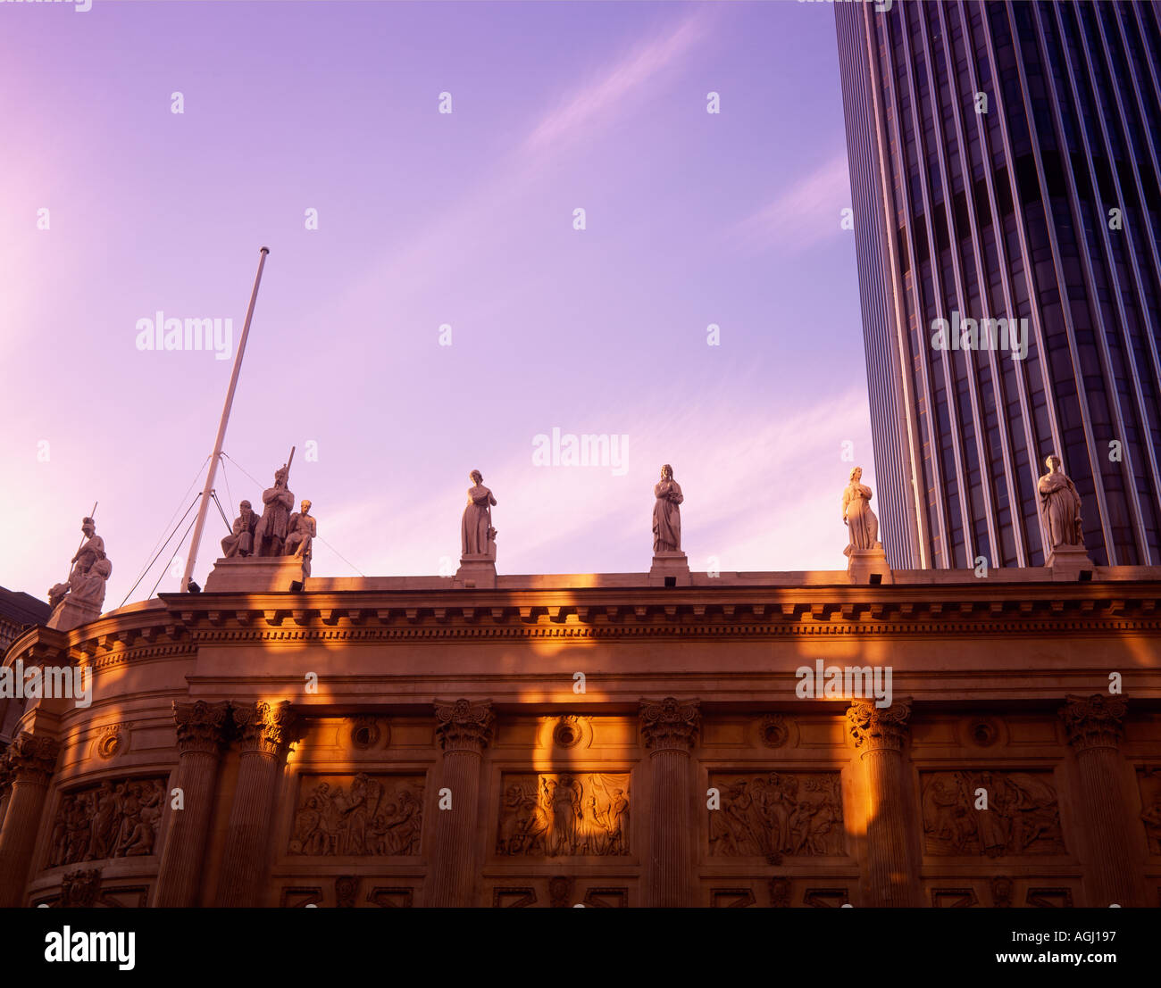 Nat West Westminster Bank nella città di Londra in Inghilterra in Gran Bretagna nel Regno Unito Regno Unito. Edificio di architettura Cielo di tramonto storico di storia Foto Stock