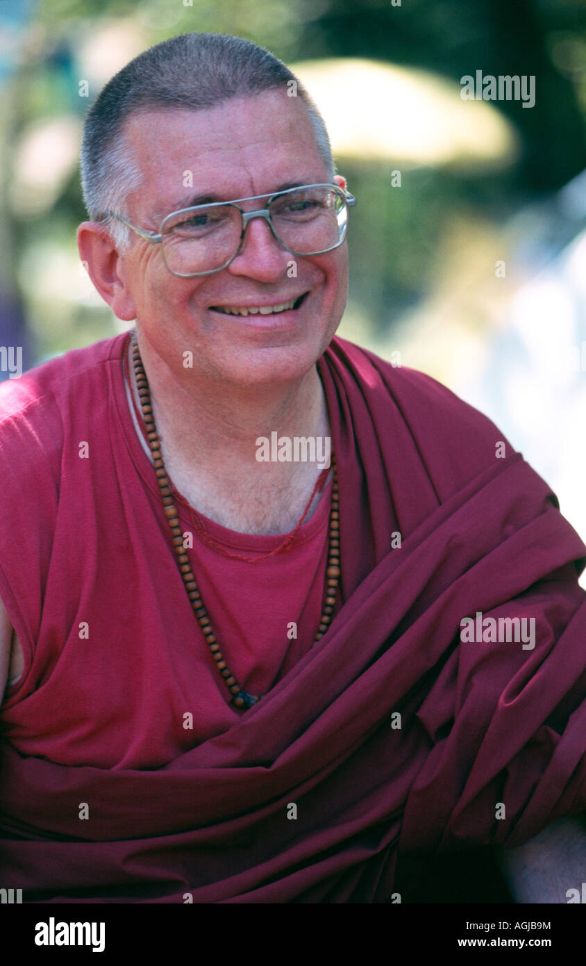 Lama Tenpa monaco buddista dal Tibetano tradizione Kaguypa Foto stock -  Alamy