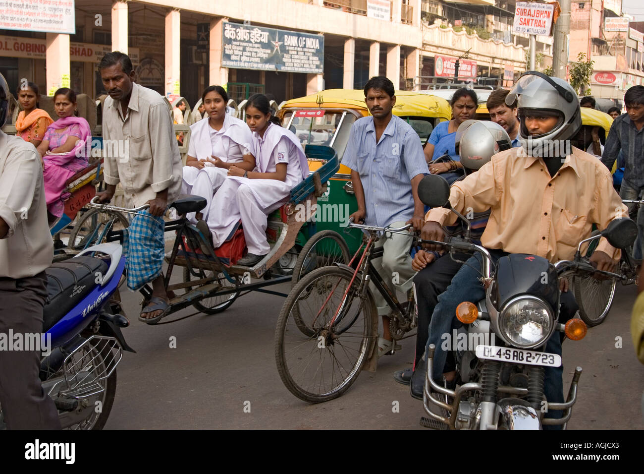 Asia india persone su strada nella vecchia Delhi Foto Stock