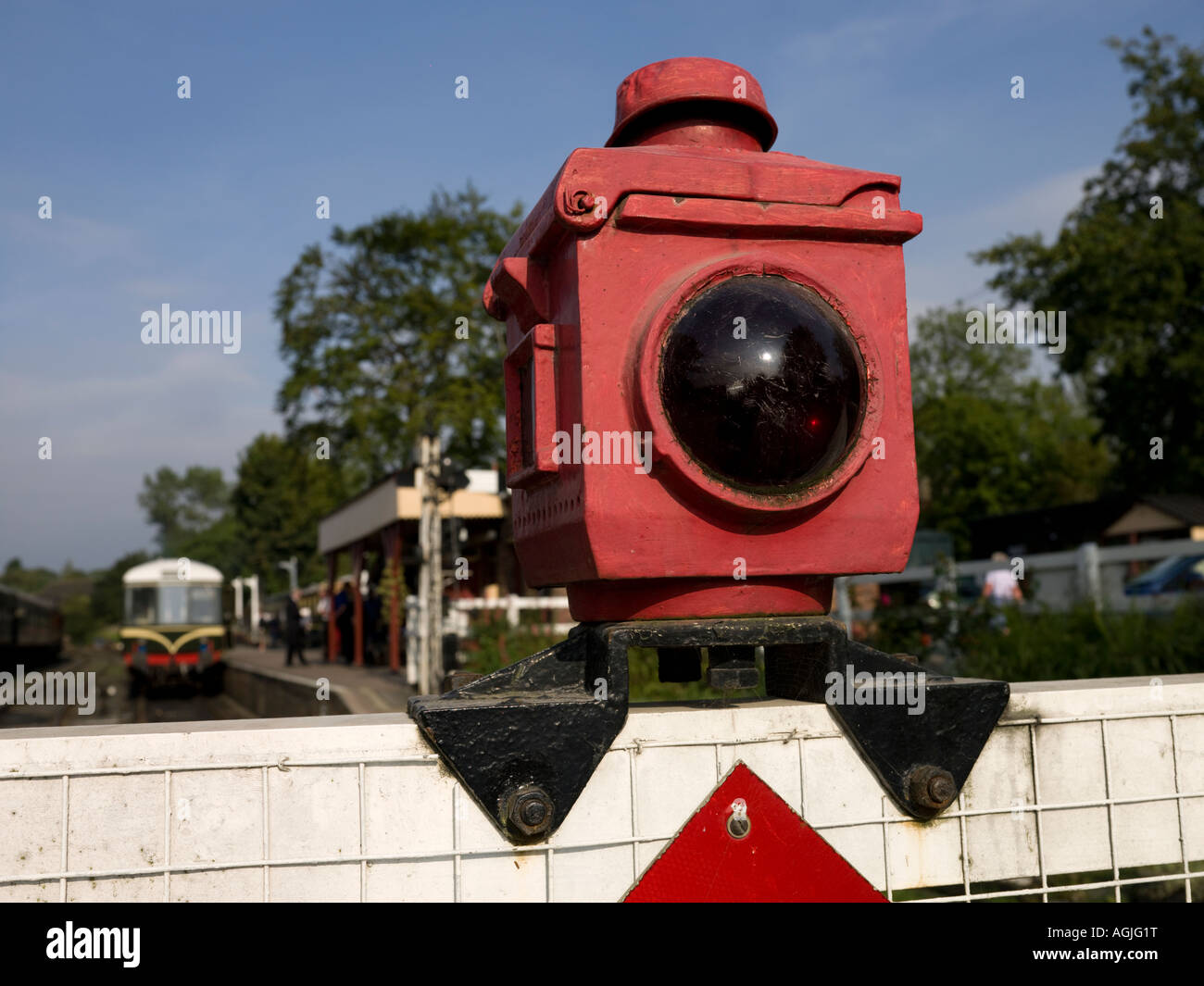 Una lampada sul passaggio a livello Tenterden stazione ferroviaria, Kent Foto Stock