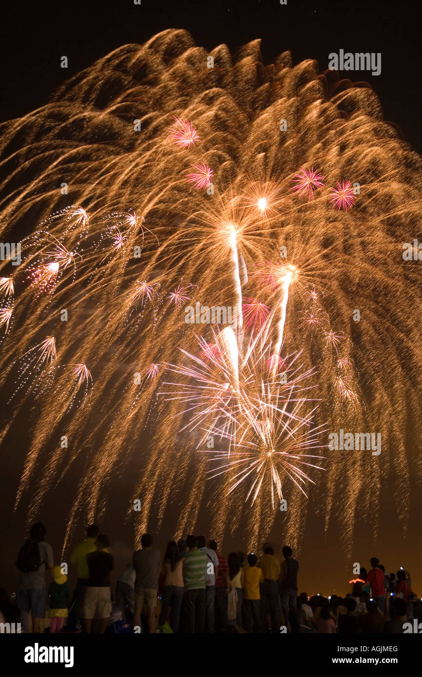 Fuochi d'artificio a seconda Pyrolympics Pasay City Filippine Foto Stock